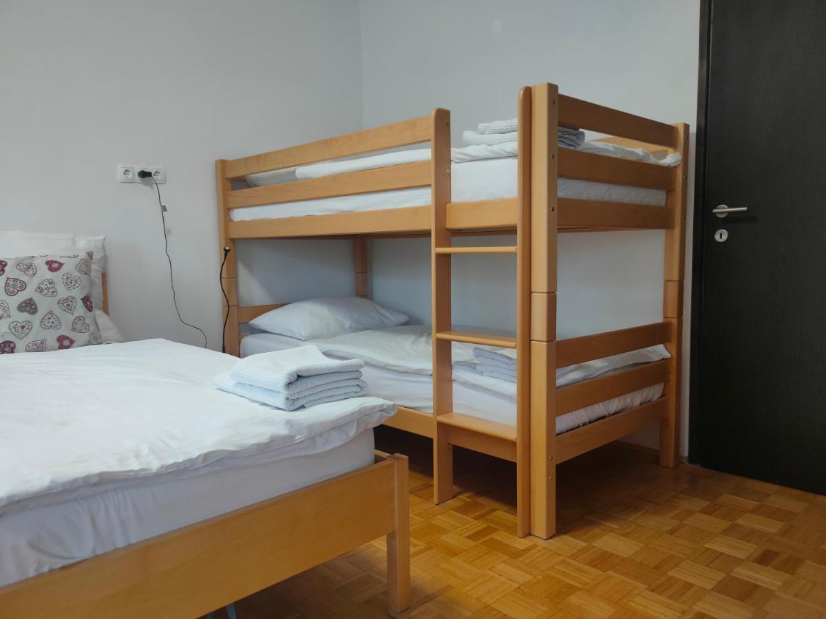 שקופיה-לוקה Rooms And Apartment Na Poljani מראה חיצוני תמונה
